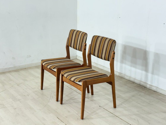 Image 1 of Set van 2 stijlvolle eetkamerstoelen in retrostijl uit het midden van de vorige eeuw.
