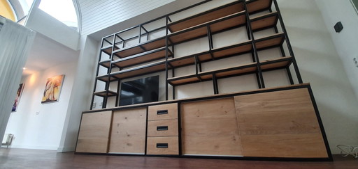 Mobile a parete industriale unico, realizzato su misura (acciaio e legno) – larghezza 358 cm – wandkast (photo 2 of 5)