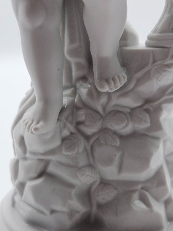 🕯️ Franklin Mint Biskuitporzellan-Kerzenständer „Amorini Di Pompei“ 1987 (Gianni Benvenuti) (photo 6 of 11)