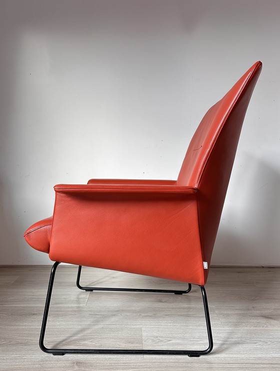 Image 1 of Jori Aida mit Stuhl