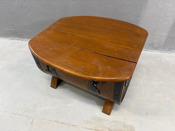 Image 1 of Cassapanca contenitore in rovere a forma di botte con cinghie in metallo nero, anni '30-'40