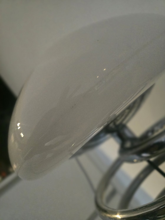 Image 1 of Lampada da tavolo iconica Space Age degli anni '70: fungo opalino e spirale cromata