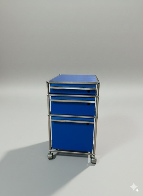 Image 1 of Caisson USM Haller M63 Bleu Mat – 3 Tiroirs Sur Roulettes – Version Haute