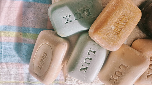 Collection sélectionnée : Savons vintage « invendus » - Design et histoire (y compris tabac)