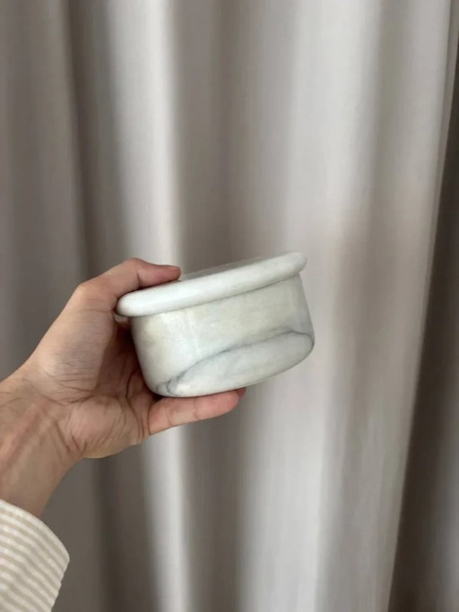 Pot met deksel van Carrera-marmer – decoratieve objecten, Marble (photo 2 of 8)
