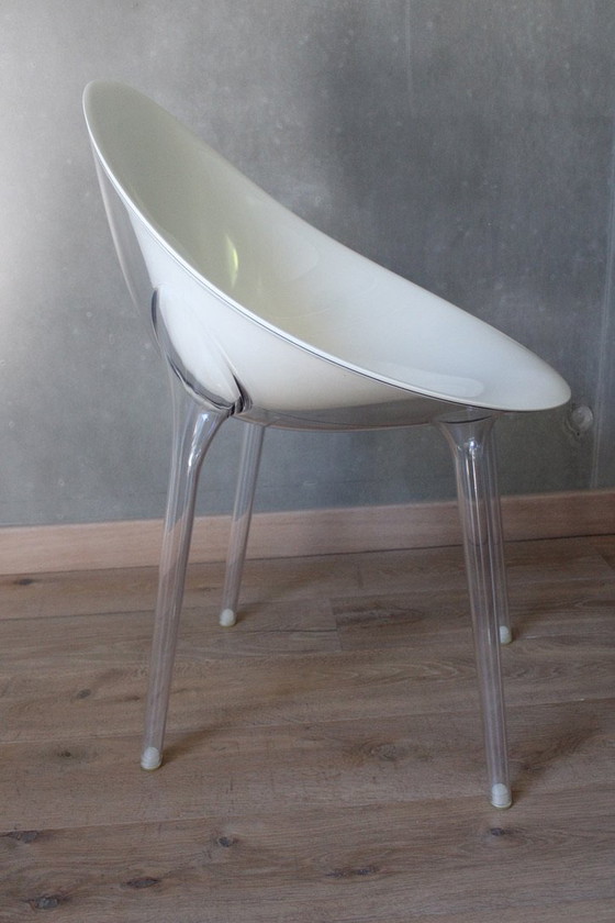 Image 1 of 4 sedie bianche Mr Impossible Kartell di Philippe Starck