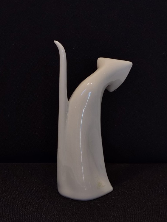 Image 1 of Gestileerd porseleinen beeldje van "Zittende kat", ontwerp Jaroslav Jezek 1963, uitvoering Royal Dux, Bohemen