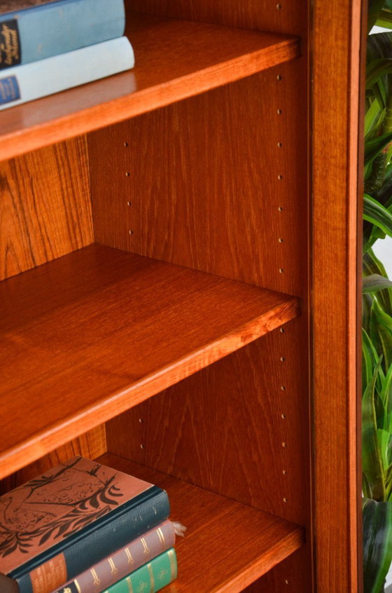 Image 1 of Vintage teakhouten vitrinekast, ladekast, dressoir, kledingkast, plank uit het midden van de vorige eeuw