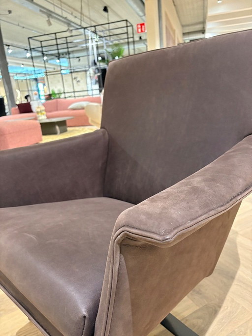 Poltrona girevole Djenne Design Disponibile – Design on Stock, draaistoelen, Leather (photo 2 of 3)