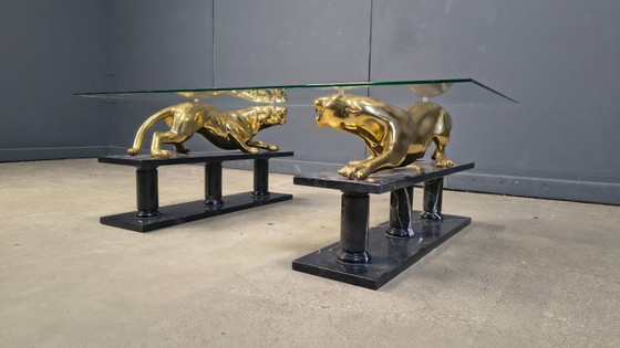 Image 1 of Mesa de centro con forma de jaguar, hecha de latón y mármol, década de 1970.