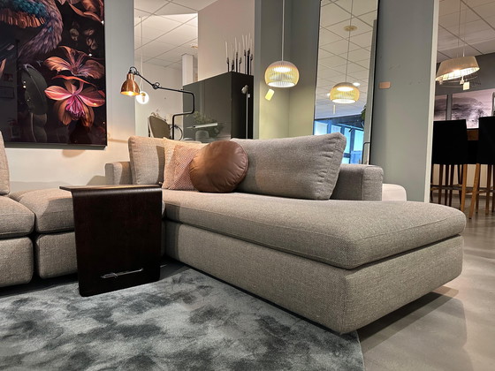 Image 1 of Diseño en stock Modelo de sala de exposición Sofá esquinero Vilaz + Hocker