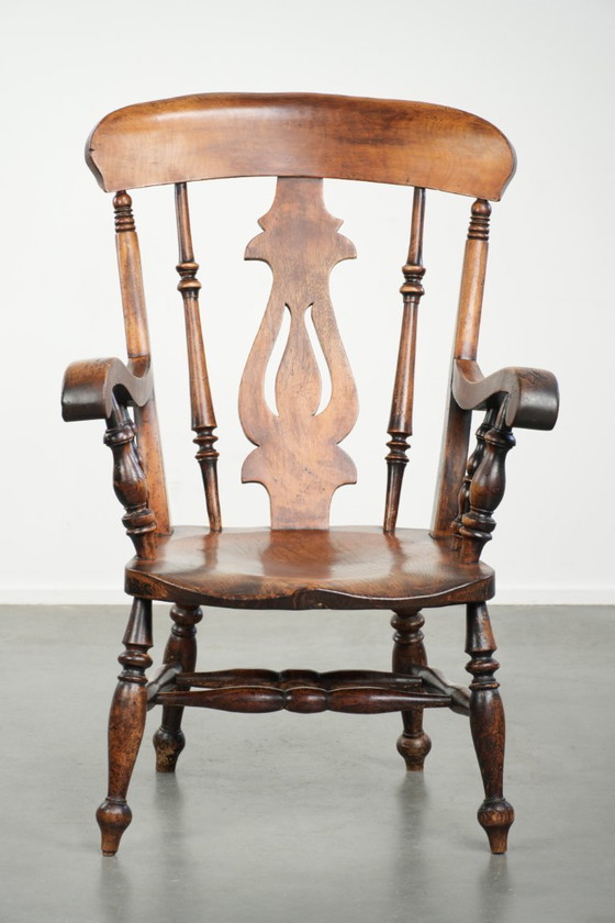 Image 1 of Antiker englischer Windsor-Spindelstuhl aus Holz mit einer wunderschönen Farbgebung aus dem frühen 19. Jahrhundert