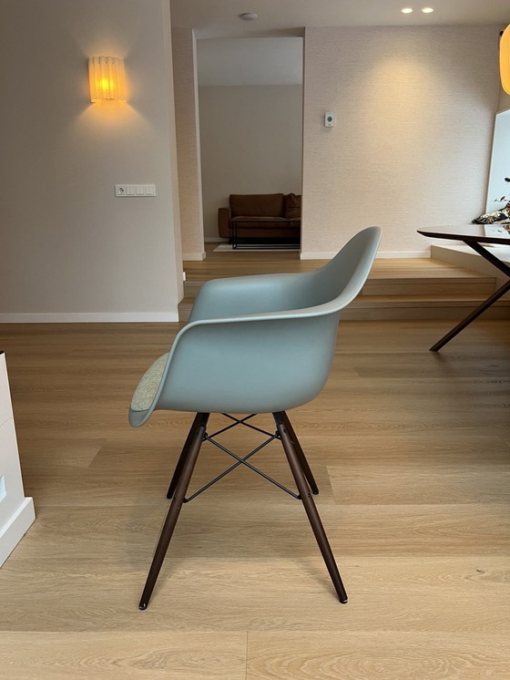 Image 1 of 6 sillas Vitra Eames DAW con cojines de asiento fijos