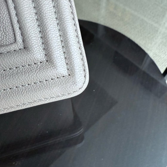 Image 1 of Chanel Boy Small - Caviar 20CM Gewatteerd generfd kalfsleer Grijs met gouden hardware Serie 27