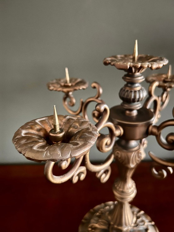 Image 1 of Candelabro di metà secolo in stile storicista, pesante candelabro a 5 bracci con candele decorative originali, anni &#39;60-&#39