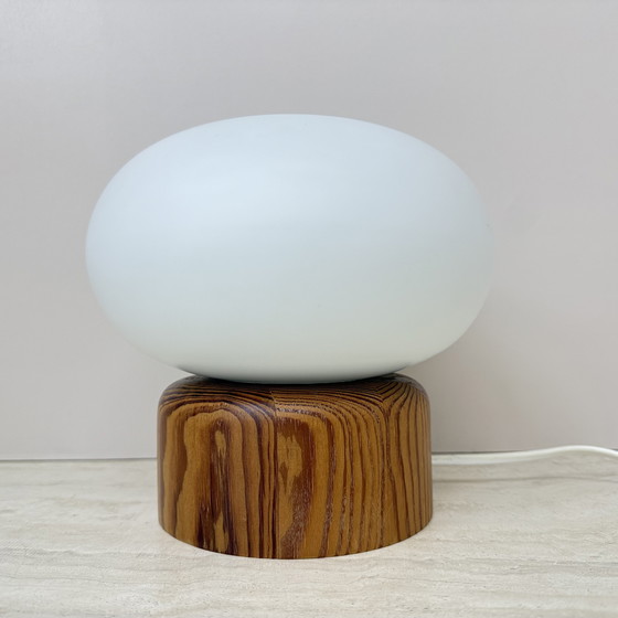 Image 1 of Lampe de table vintage en verre au lait avec base en bois par Bestform Freudenberg , 1970