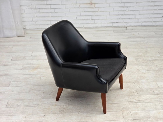 Image 1 of Anni '70, poltrona danese, similpelle, gambe in legno di teak.