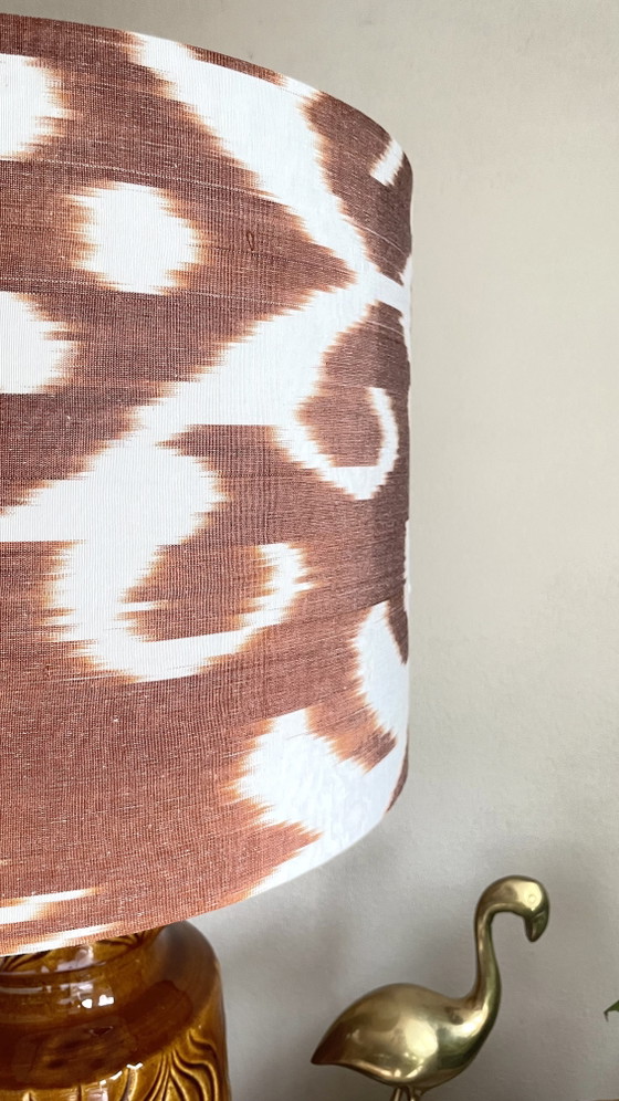 Image 1 of Lampe vase unique faite main – Vintage Scheurich (Allemagne de l'Ouest) avec abat-jour ikat et intérieur doré