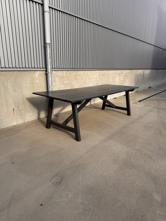 Image 1 of VAN ROSSUM Massivholztisch aus schwarz geölter Eiche, 260 x 100 cm, minimalistisch und langlebig