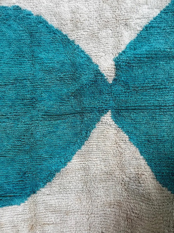 Image 1 of Modern Moroccan Blue and White Rug 180x230 cm – Handmade in Morocco – Berber Carpet - Moroccan Wool Rug