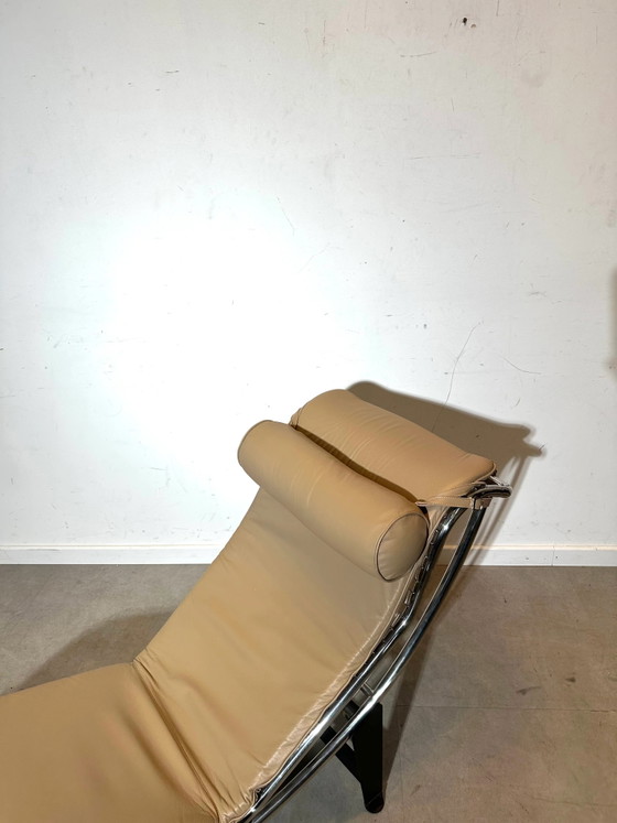 Chaise longue LC4 – diseño de Le Corbusier – marrón claro – réplica (photo 3 of 5)