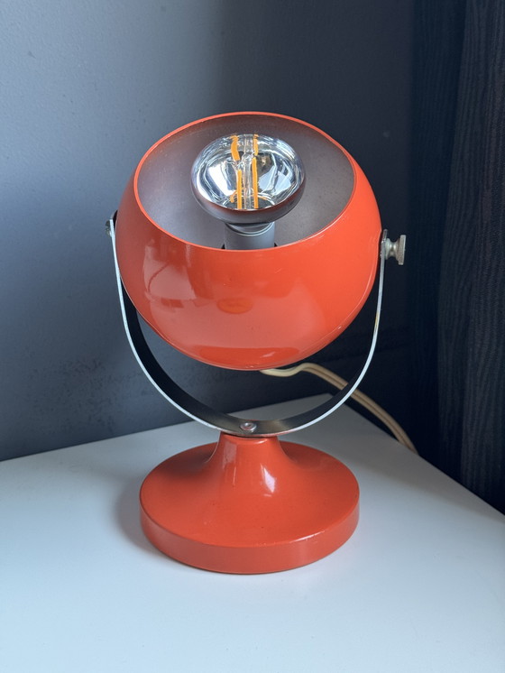 Image 1 of Lampada da tavolo a forma di occhio in stile Space Age, rossa/arancione – Icona del design retrò anni '70