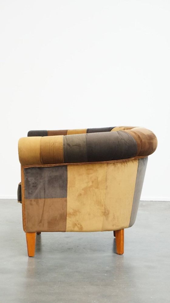 Image 1 of In zeer goede staat verkerende unieke stoffen patchwork chesterfield clubfauteuil in Engelse stijl