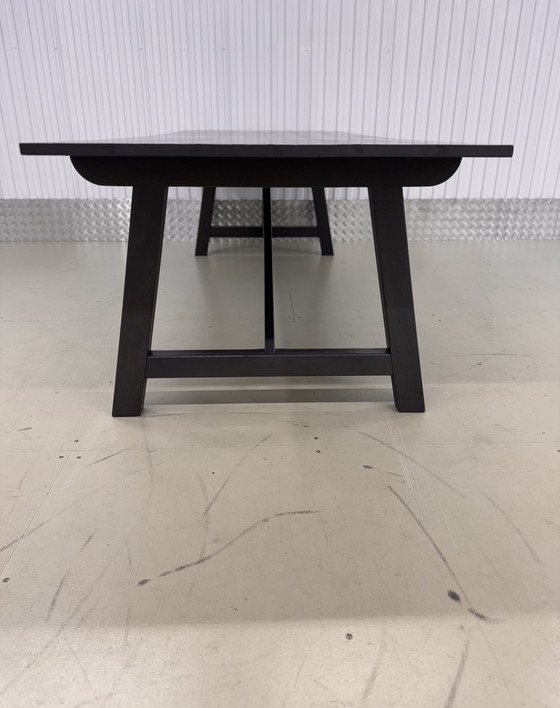 Image 1 of VAN ROSSUM Massivholztisch aus schwarz geölter Eiche, 260 x 100 cm, minimalistisch und langlebig
