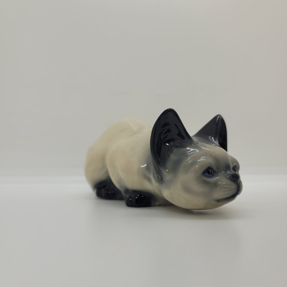 Image 1 of Figur „Liegende Katze“, emailliertes Porzellan, Lladró-Stil, 20. Jahrhundert – Spanien