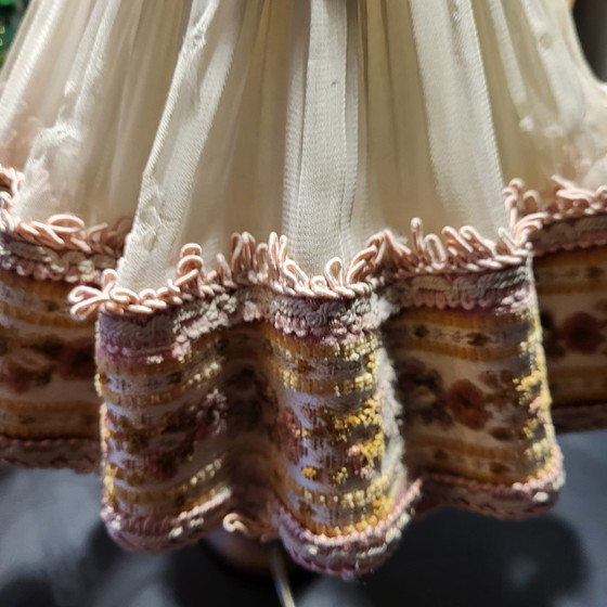 Image 1 of Lampada da tavolo vintage con gamba in legno, alta 40 cm, piccolo danno al paralume