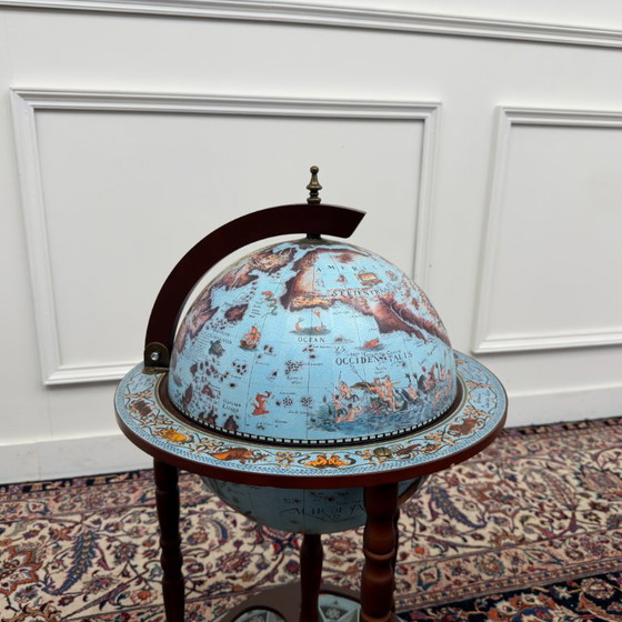 Globe bar anglais classique sur pied – Meuble bar, Métal, Papier (photo 3 of 10)