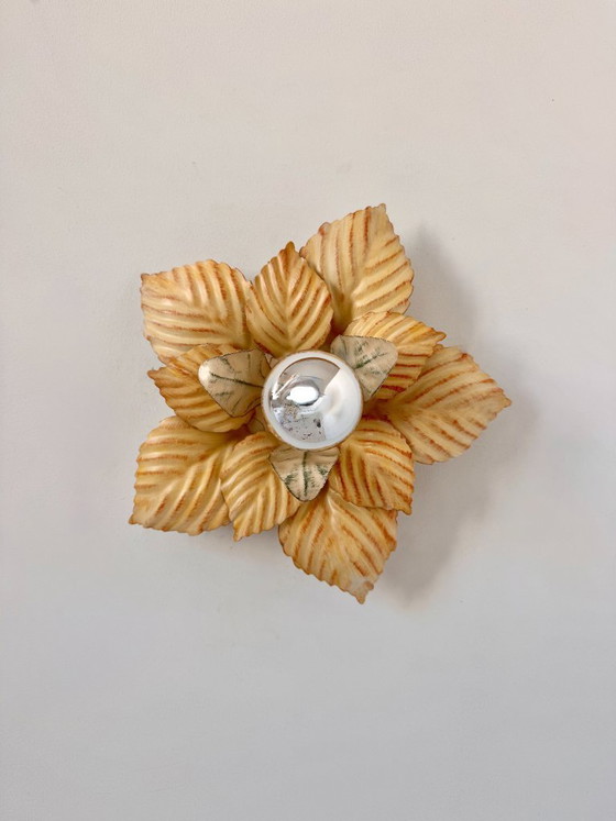 Pair of vintage "flower" Wall lights in beige painted metal, France 1970 (photo 5 of 6)