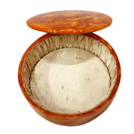 Image 1 of Vintage Catalin bakelieten sieradendoos – Swirled Amber Treasure, Art Deco-bedel uit de jaren 30