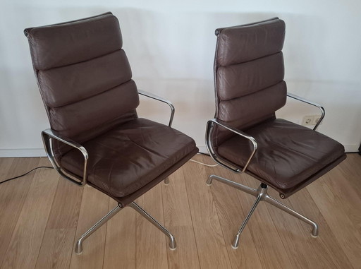 2 Eames bureaustoelen
