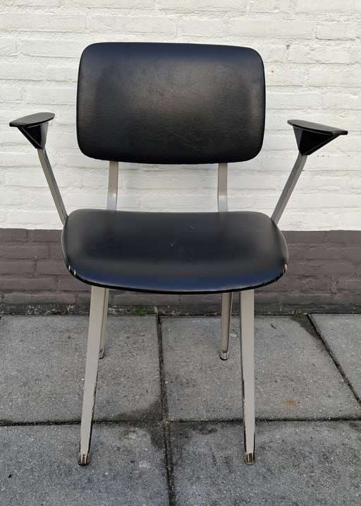 Friso Kramer. Revolt chair. Ahrend de Cirkel