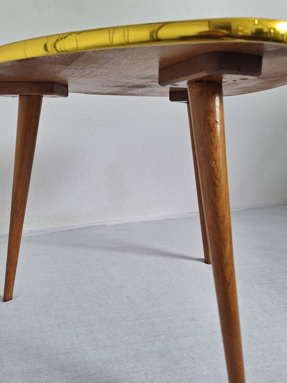Table basse/d'appoint triangulaire vintage des années 1950 – Tables d'appoint, Wood, Metal (photo 5 of 7)