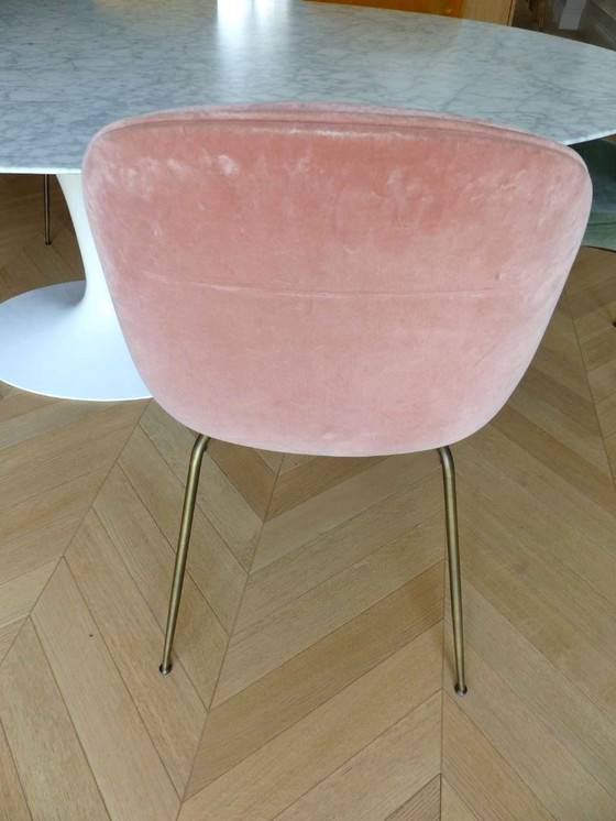 Image 1 of Set aus 8 „Beetle Dining Chair“-Stühlen in Samt von GUBI, Design Stine Gam & Enrico Fratesi