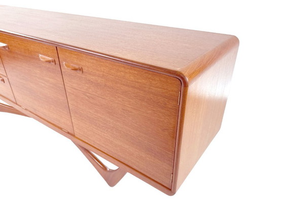 Image 1 of Mid-century sideboard van Val Rossi voor Beithcraft