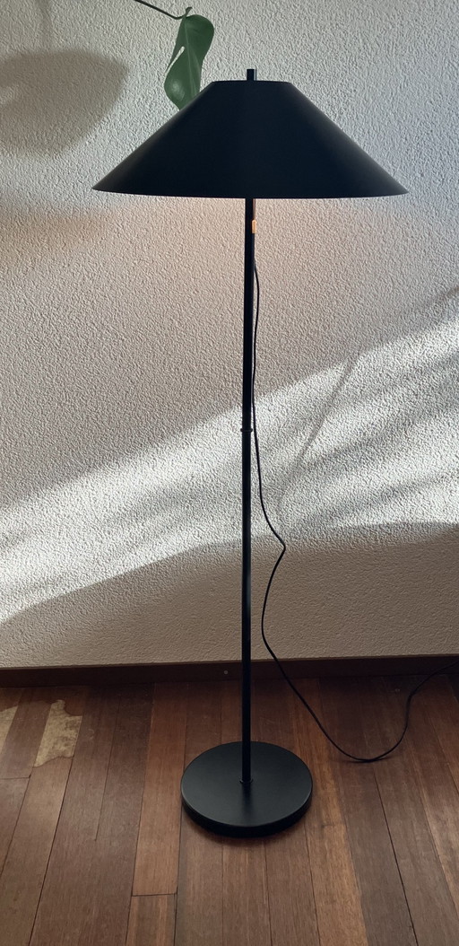 Lámpara de pie piramidal vintage de Ikea