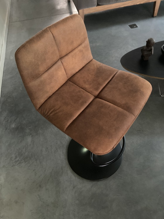 Verstellbarer Barhocker – Metal, Textile (photo 2 of 7)