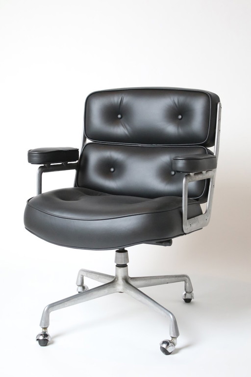 Fauteuil Time Life Chair Par Charles Eames Pour Herman Miller