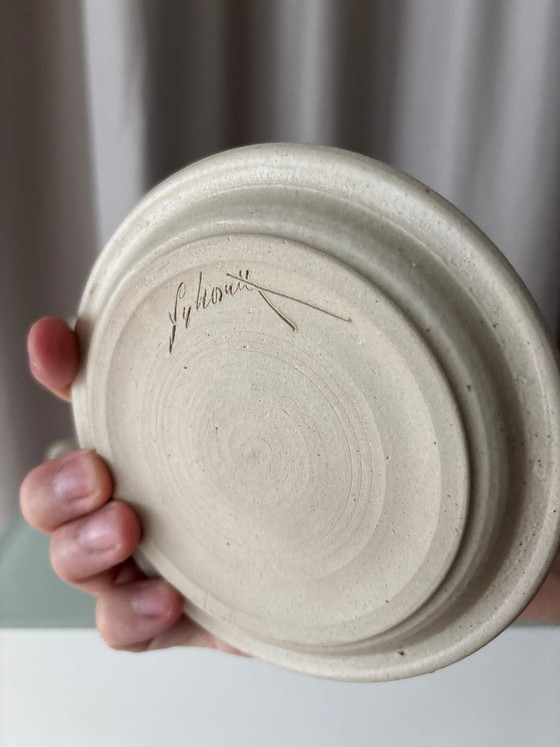 Tazze e piattini in ceramica fatti a mano, set da quattro, Stoviglie, Beige, Organic Modern (foto 6 di 11)