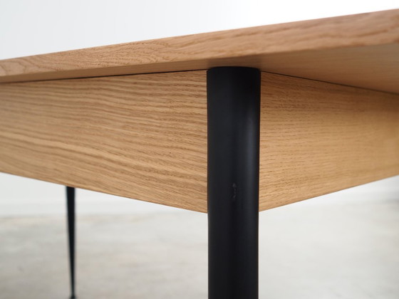 Image 1 of Mesa de roble, diseño italiano, años 80, fabricación: Italia