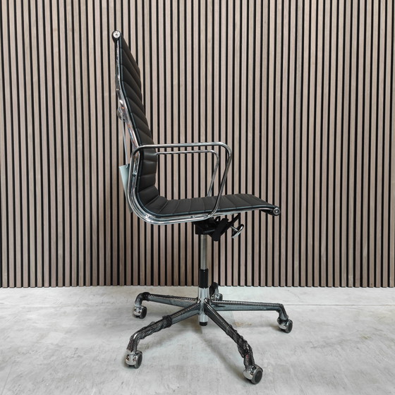 Image 1 of Sedia da ufficio Vitra Eames EA 119 in pelle nera premium
