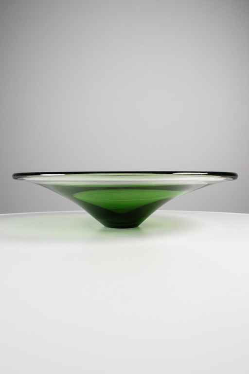 Cuenco de vidrio verde