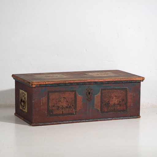 Antieke rode kist met bloemendecoratie (ca. 1920) #106