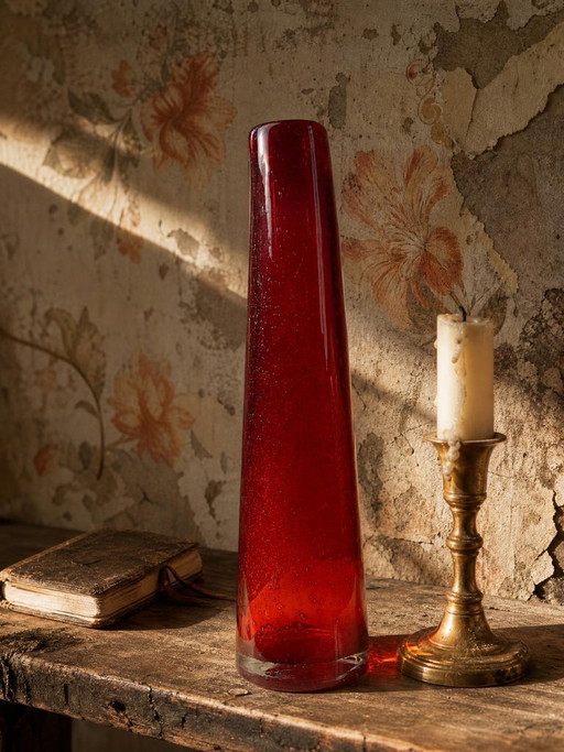 Vaas van rood, geblazen glas met bubbels in Murano-stijl, vintage jaren 1980-1990.