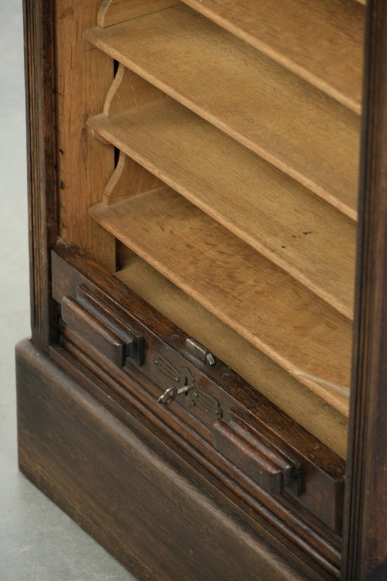 Magnífico archivador/notario antiguo inglés de roble con puerta enrollable de principios del siglo XX. (photo 12 of 14)