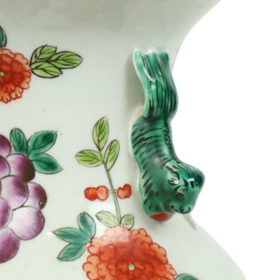 Image 1 of Florero de porcelana china Famille Rose