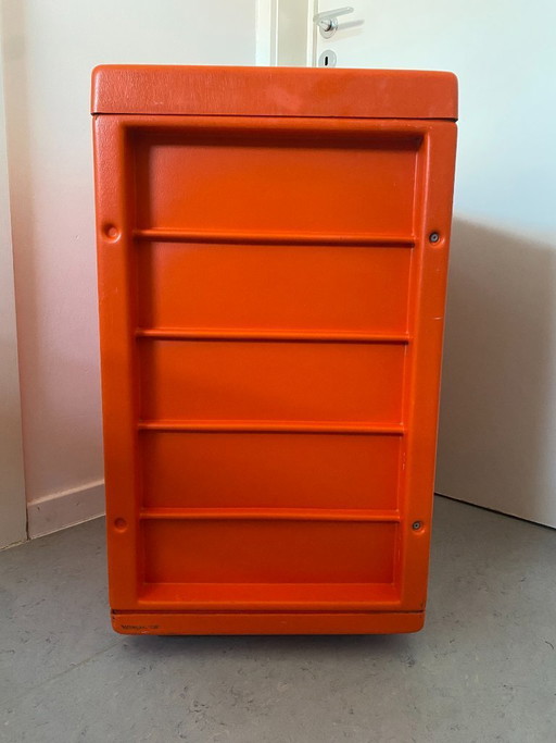 Cómoda Meurop "Tyros 2000" de estilo futurista – Principios de la década de 1970 – ladekasten, Plastic (photo 2 of 11)